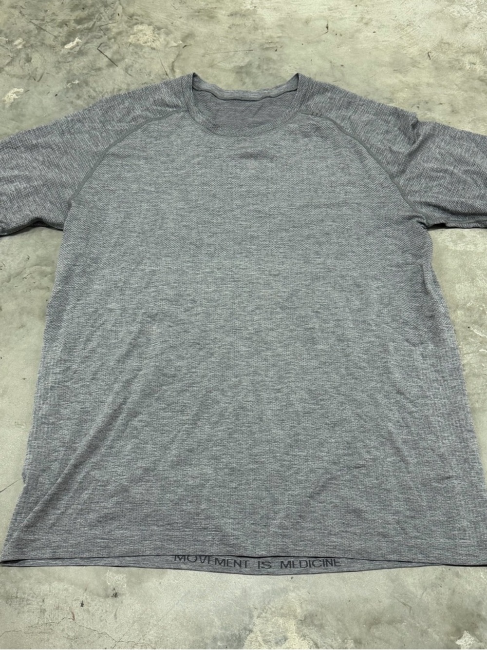 Lululemon Metal Vent Movement Is Medicine Men's Size XL Crew Neck T-Shirt Gray